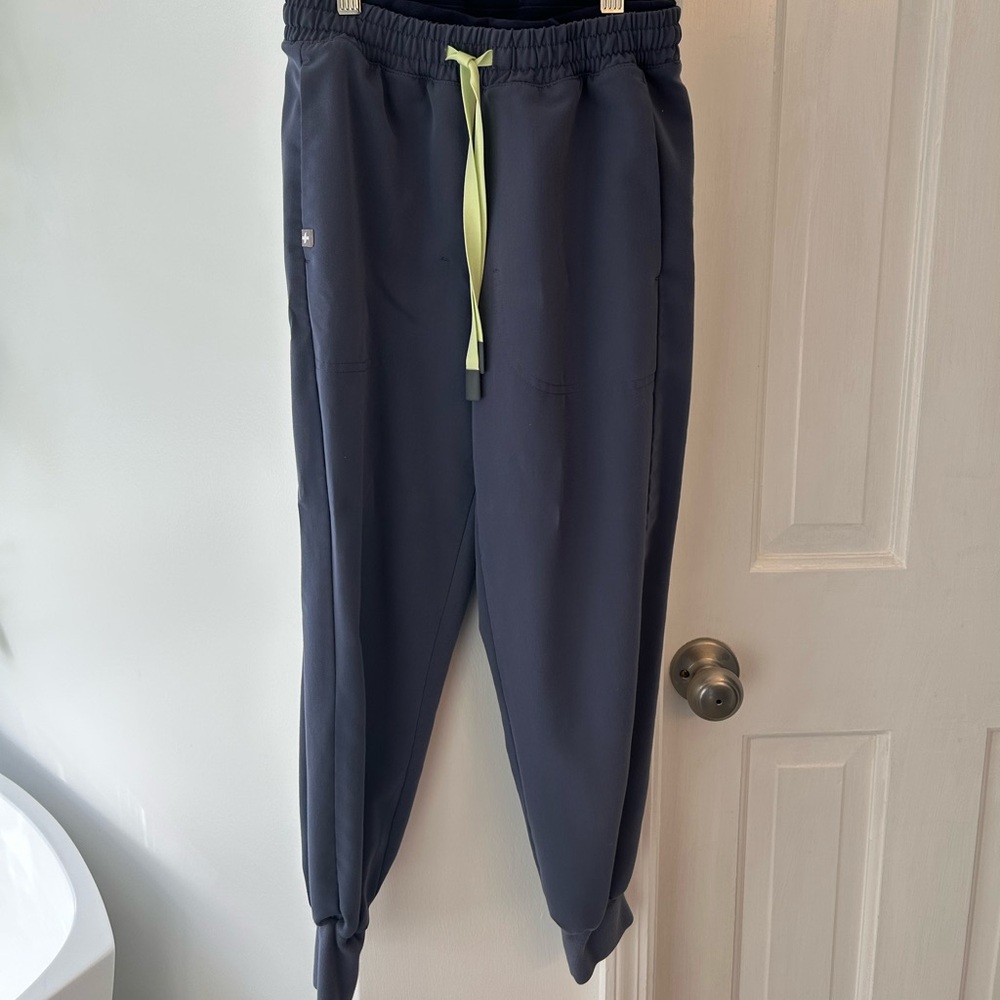 Figs women’s Zamora Jogger Scrub Pants Space Navy